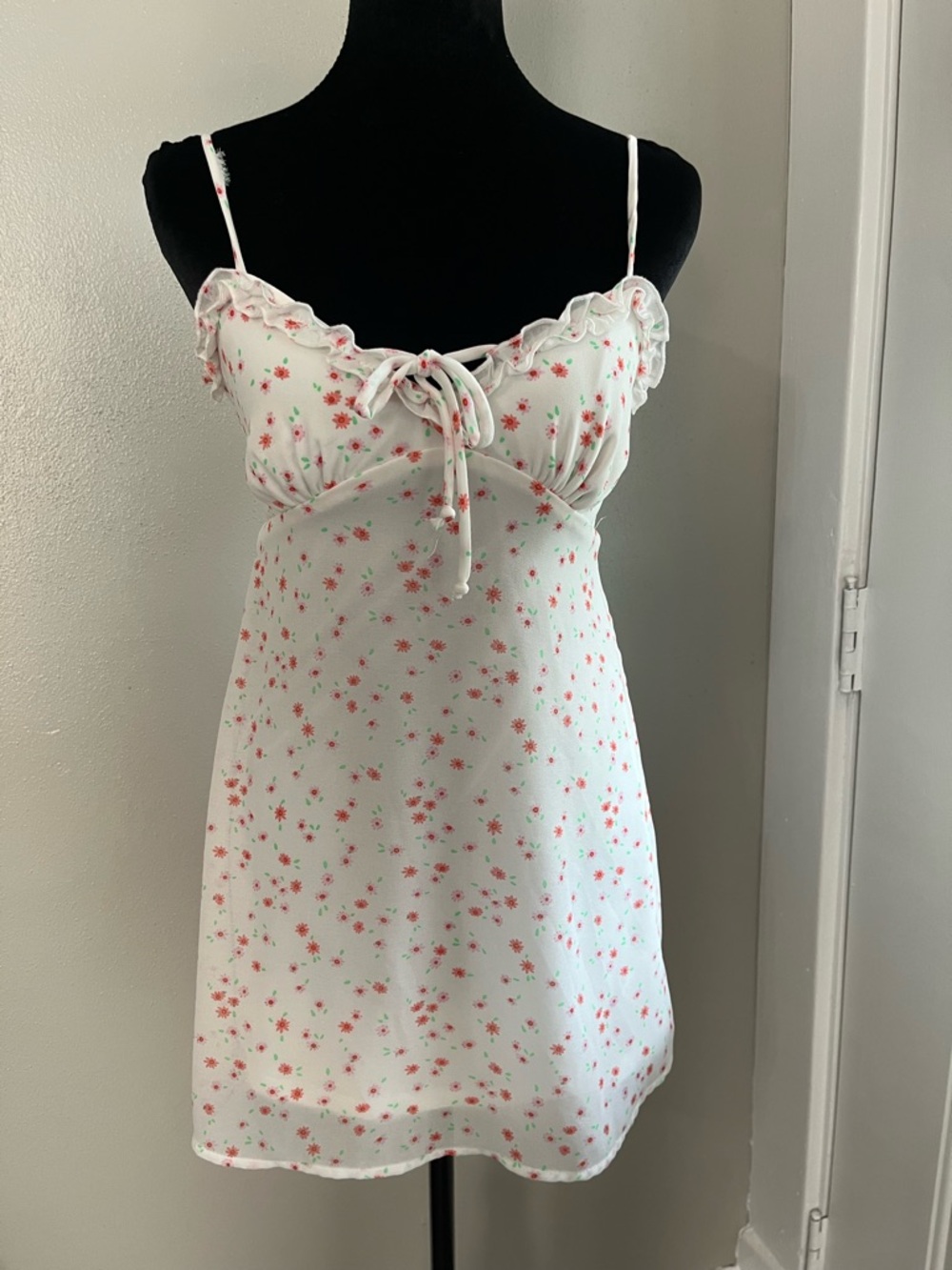 Women’s White Babydoll Floral Lace-Trim Chemise Nightgown